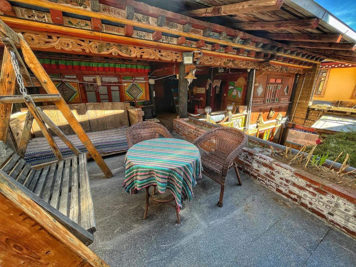 Tavern Hostel仁和客栈 샹그릴라 외부 사진