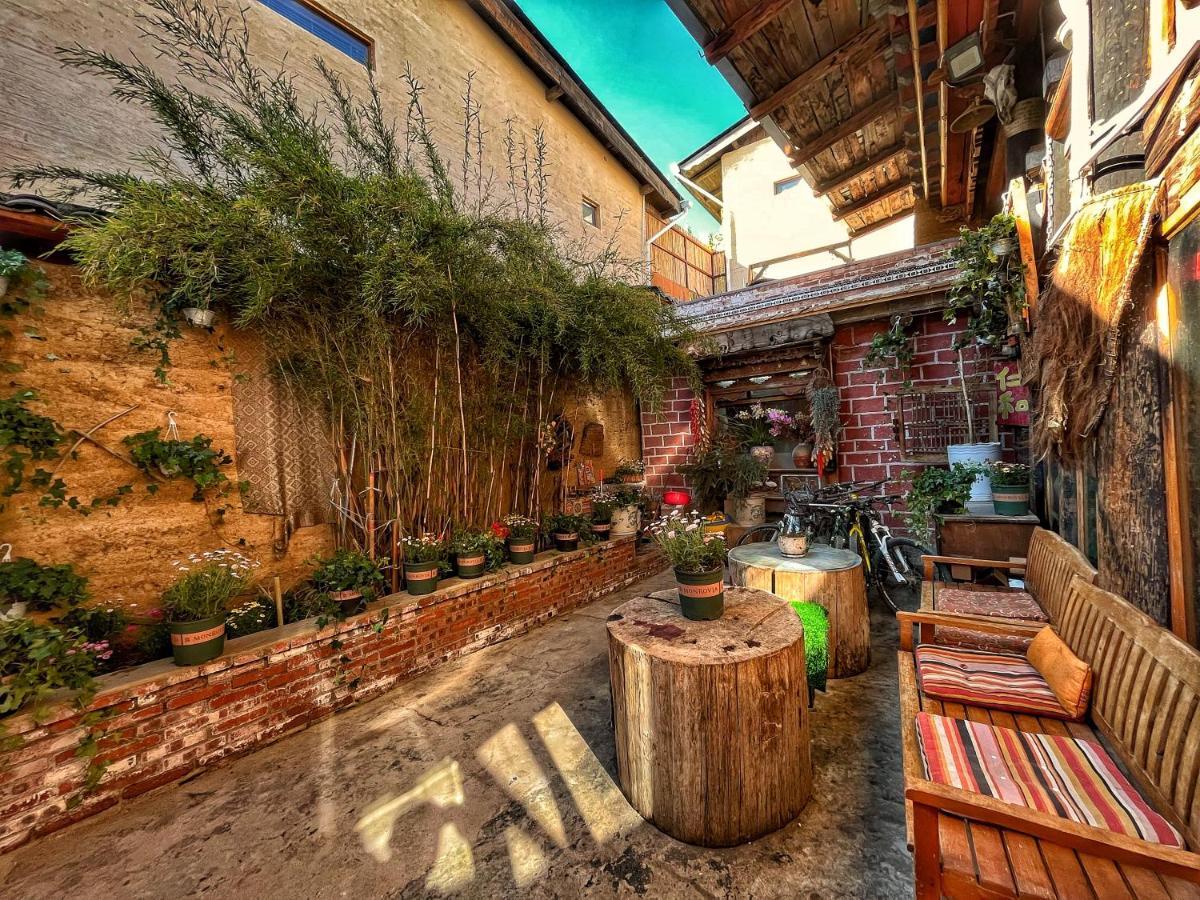 Tavern Hostel仁和客栈 샹그릴라 외부 사진