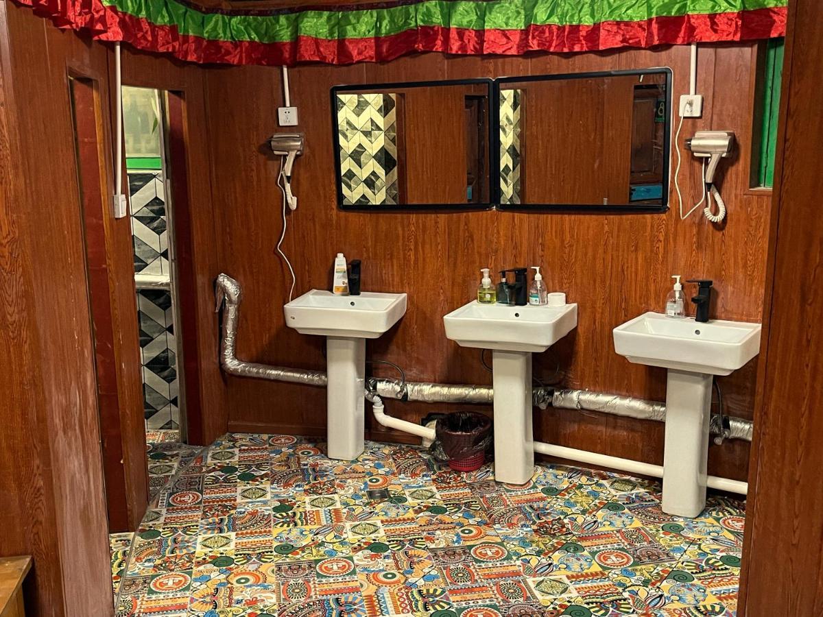 Tavern Hostel仁和客栈 샹그릴라 외부 사진